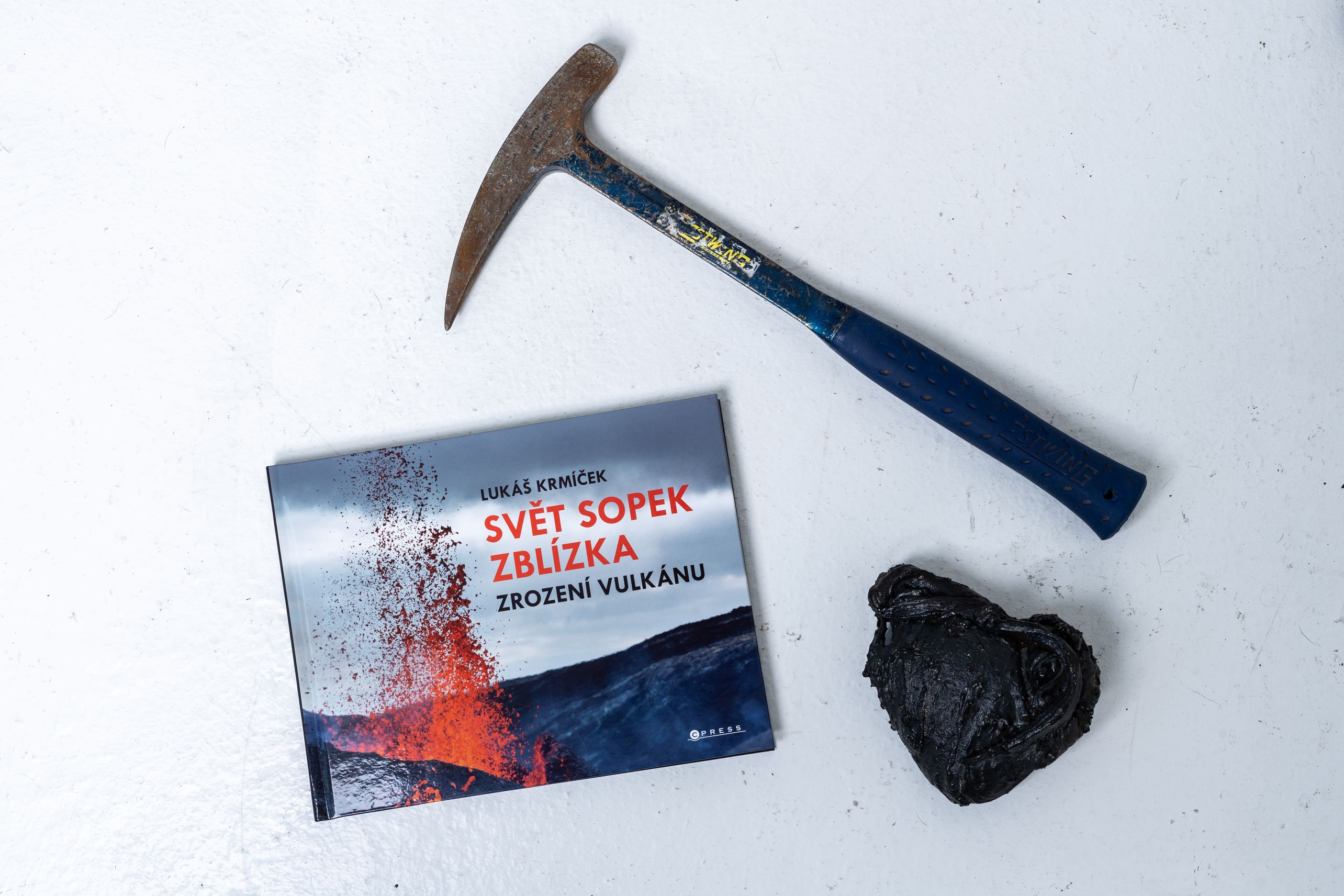 V roce 2024 Lukáš Krmíček vydal knihu Svět sopek zblízka: Zrození vulkánu 2024 09 03 Lukas Krmicek GU rozhovor nahledy 71