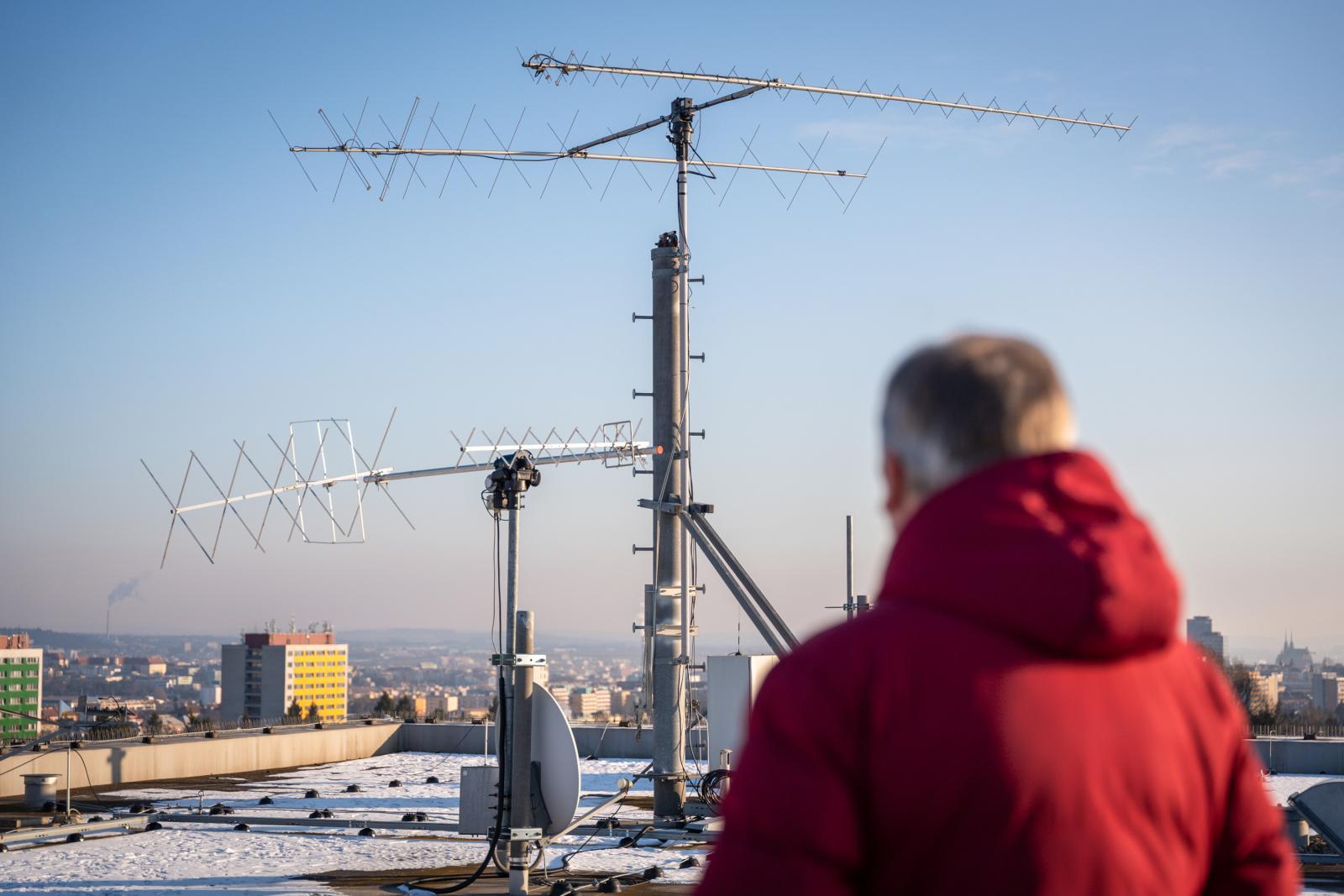 FEKT povelovaci stanice strecha