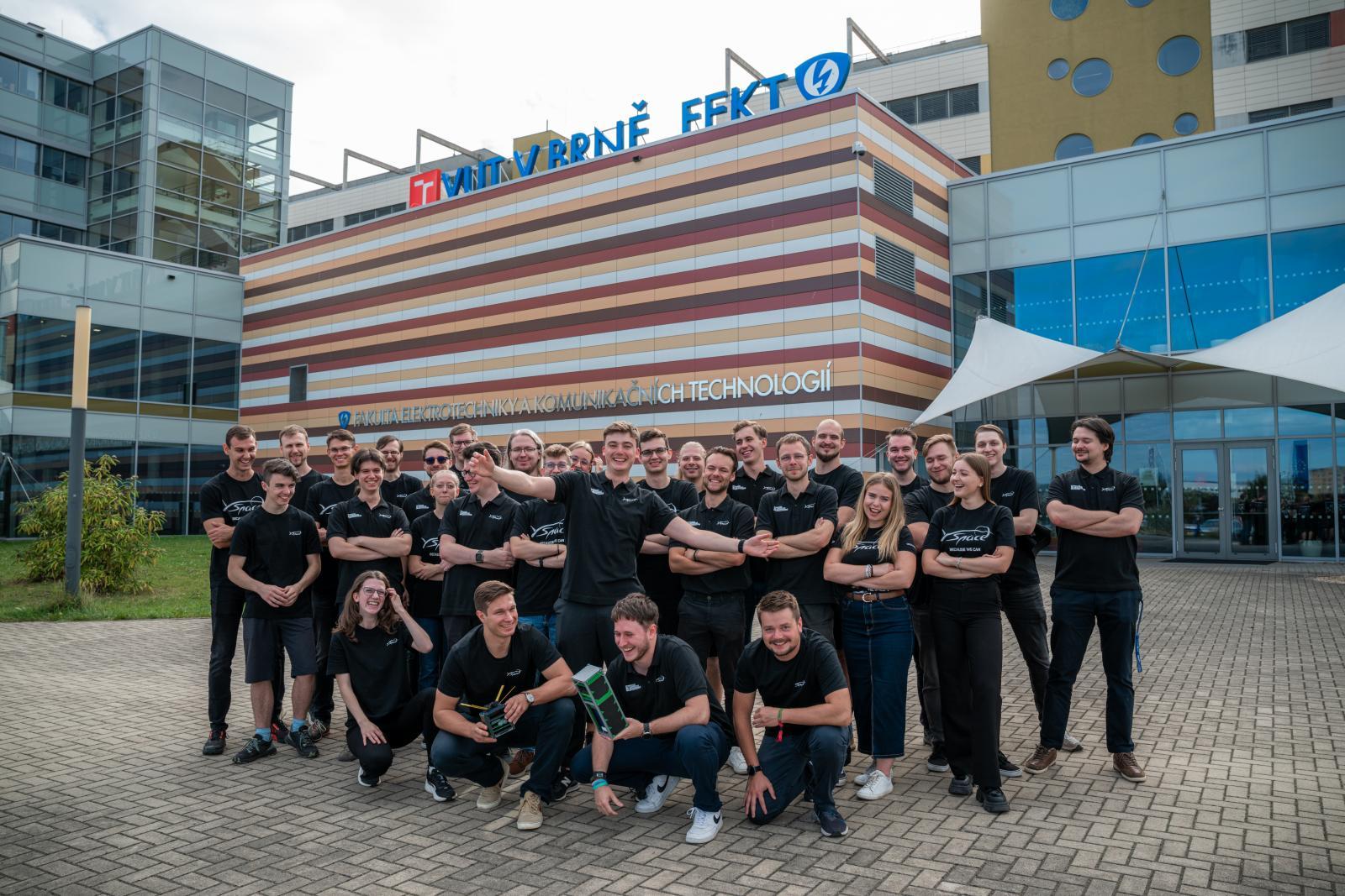 Tým YSpace z Vysokého učení technického v Brně VUT druzice tym