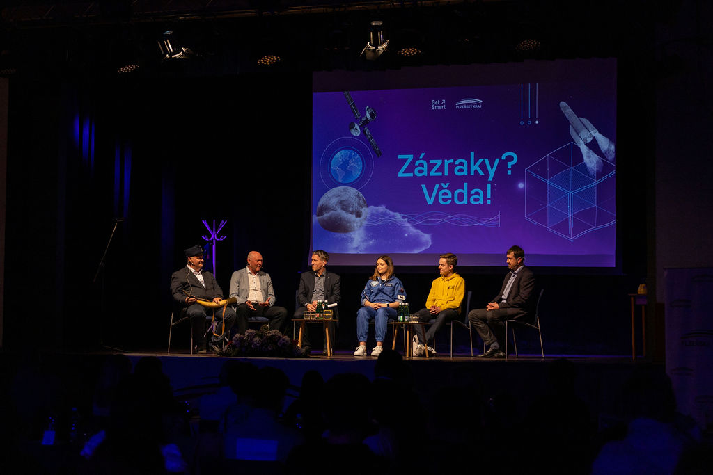 Na snímku zleva Roman Holub, Karel Kubr, Vladimír Kořen, Anna Krebsová, Jan Herzig, Aleš Homolka Zazraky veda1