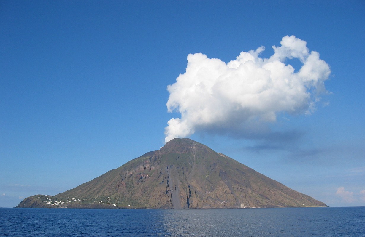 Stromboli | Foto: Steven W. Dengler stromboli wikimedia commons Steven W. Dengler