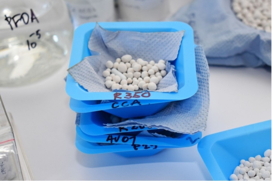 Vzorky kompozitu připravené k testování | Foto: ÚFCH JH AV ČR