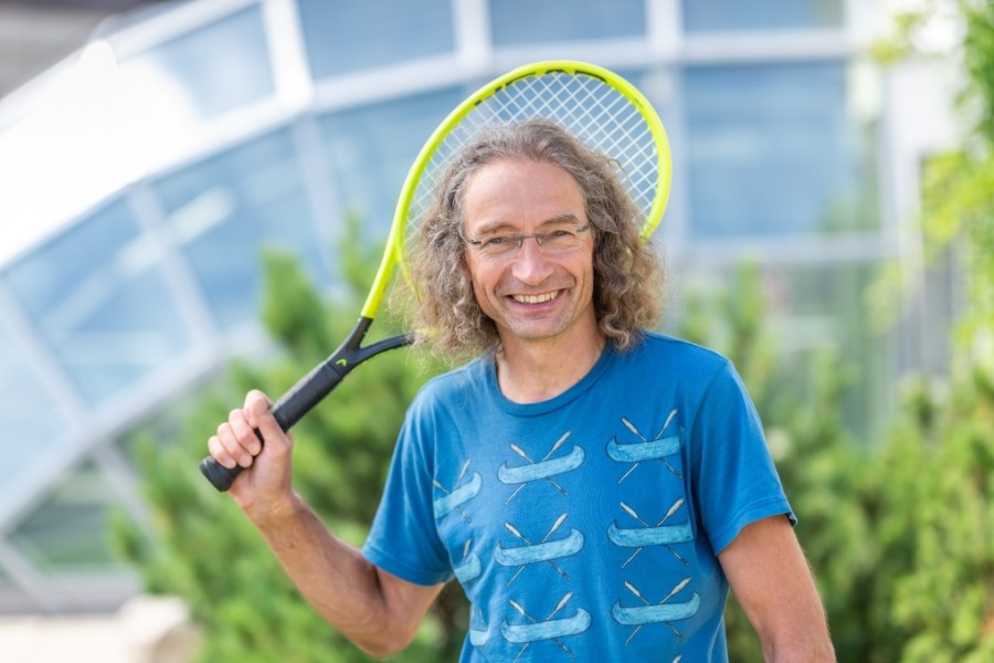 Pavel Jungwirth v rozhovoru říká, že až nastane čas odejít, zřídí na ústavu tenisové kurty