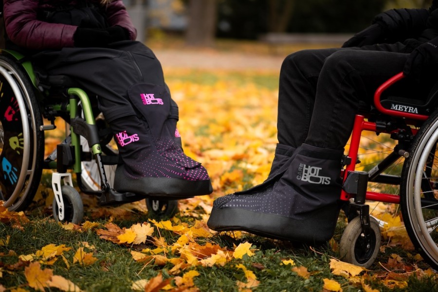 pytlik-na-ovoce-spacak-volejbalovy-mic-ci-hasicske-rukavice-co-z-nasich-univerzit-najdete-na-trhu