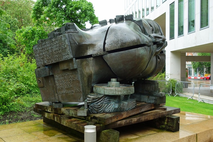 Hlava vynálezu od Eduardo Luigi Paolozzi | Foto: Daderot, Wikimedia