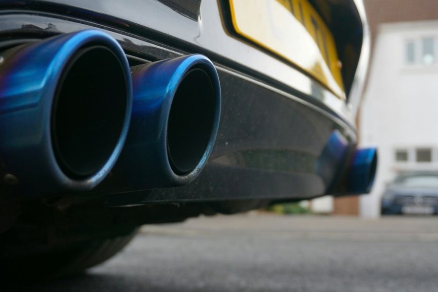 Zákaz olova v benzínu zafungoval