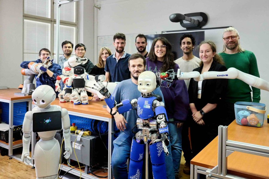 Skupina humanoidní robotiky na FEL ČVUT | Foto: Petr Neugebauer